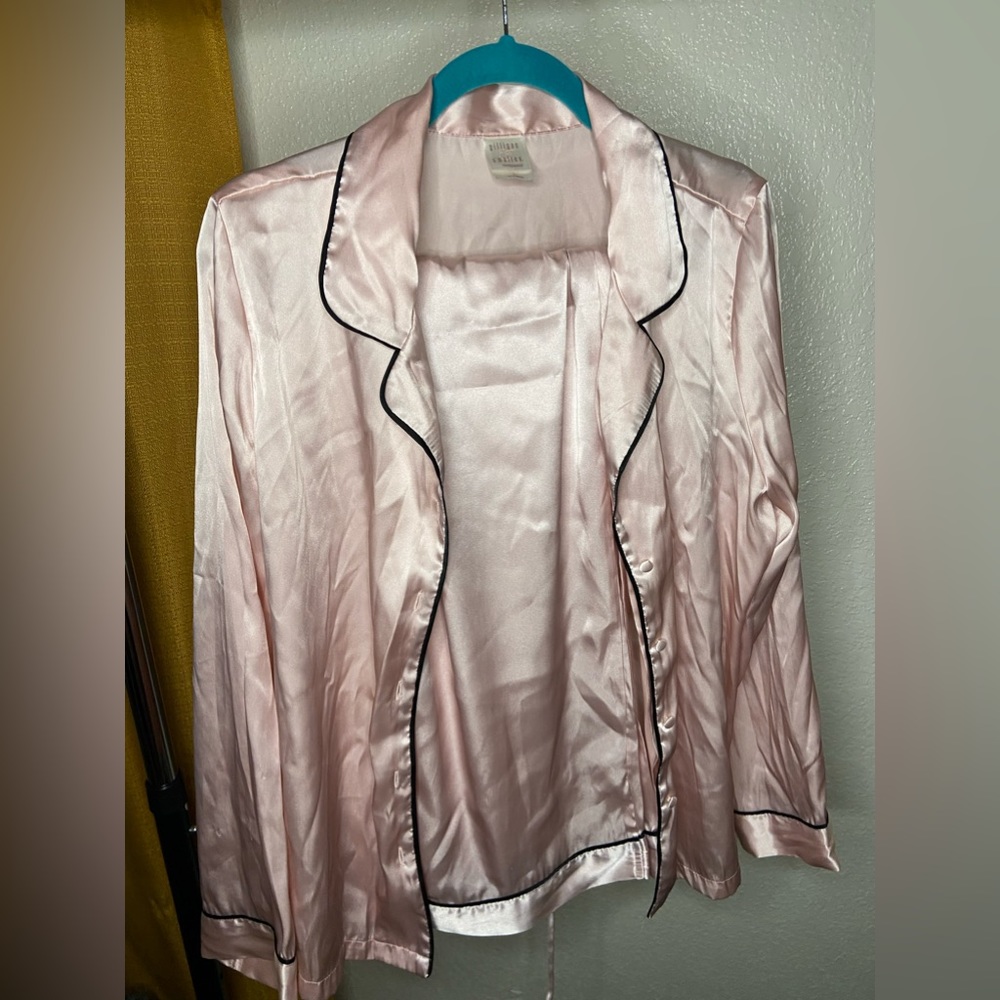 Gillian & O’Malley matching top and bottom satin sleepwear